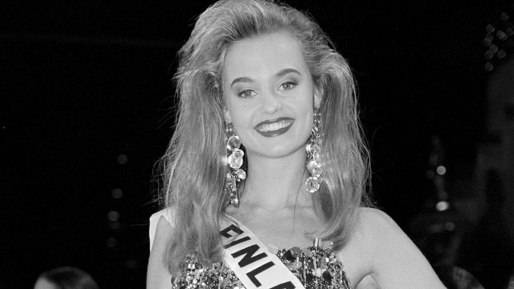 Kirsi Syrjänen edustustehtävissä 1990-luvun alkupuolella.