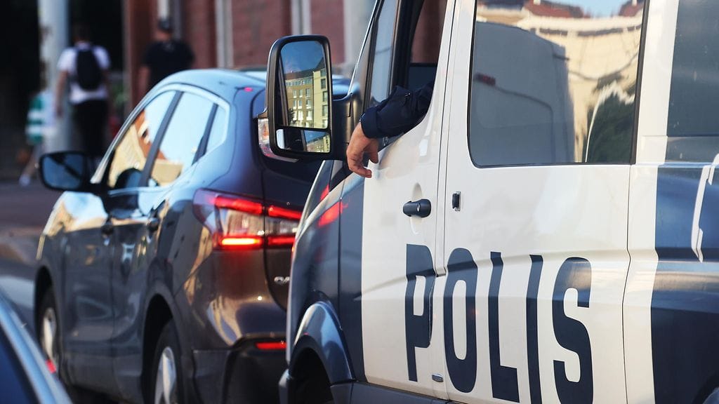 Eniten vastaajien mukaan luottamusta lisäävät Puolustusvoimat, presidentti ja poliisi.