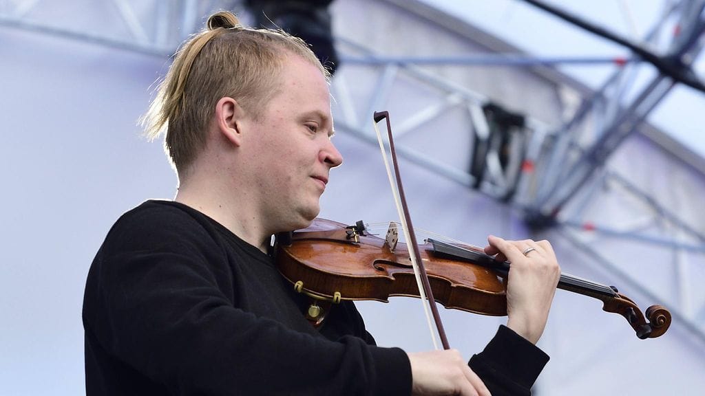 Tunnetuimpiin ja kansainvälisesti menestyneimpiin muusikoihimme lukeutuva Pekka Kuusisto sai musiikin valtionpalkinnon.