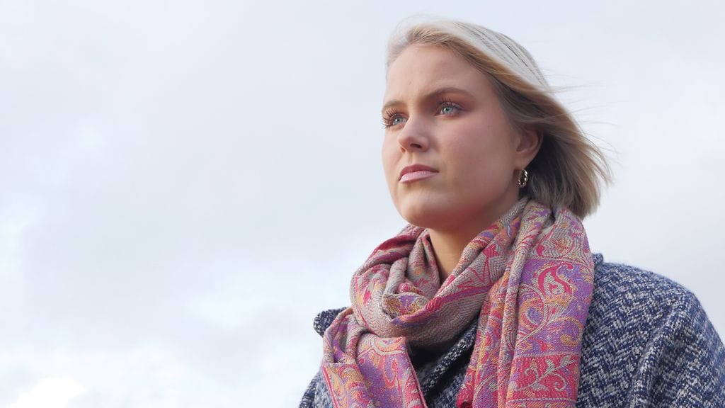 Nuoret kuvasivat luvatta, kun 16-vuotias Nea harrasti seksiä – kertoo nyt, miten pääsi häpeästä eroon