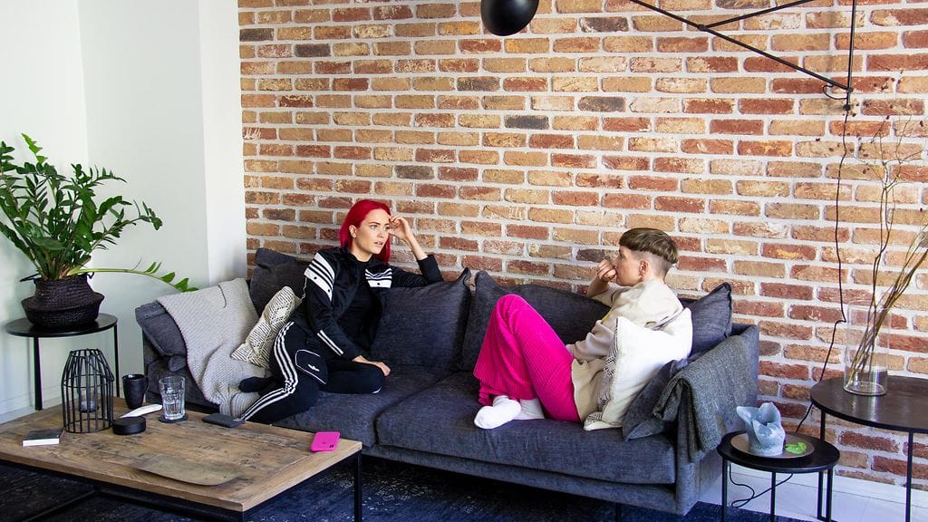 yökylässä sanni maria veitola