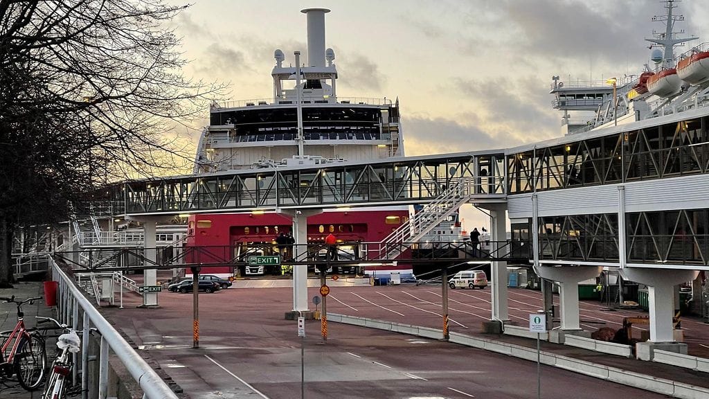 Epäilty joukkoraiskaus tapahtui ruotsalaismedian mukaan VIking Grace-aluksella. Kuvituskuva.