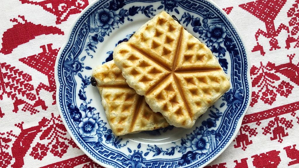 Joulutortut-vohveliraudalla