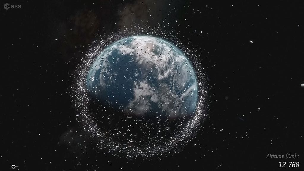 Siivoukselle on tarvetta. Maan kiertoradalla alkaa olla runsaasti avaruusromua.