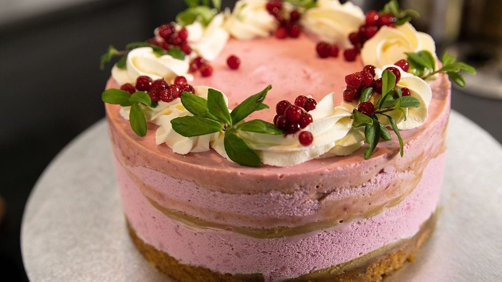 puolukka-kinuskijuustokakku