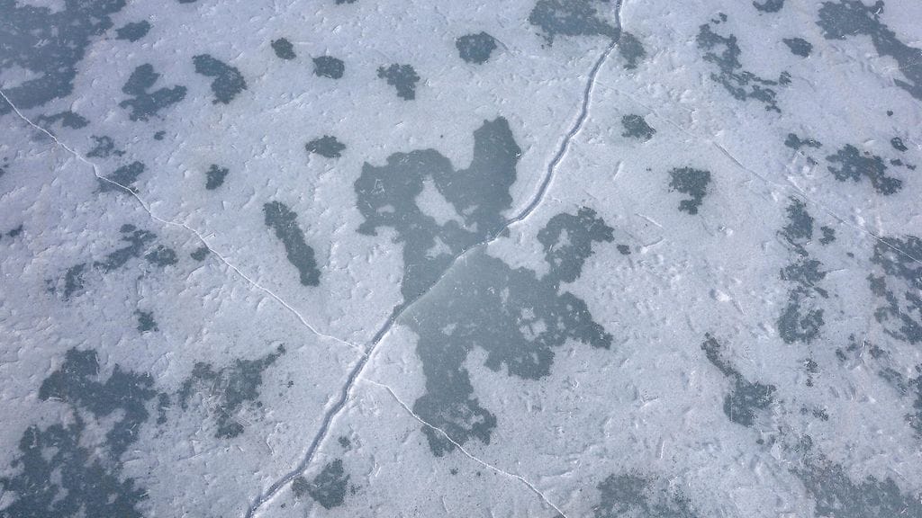 AOP Järvi jäässä järven jää avanto jäihin hukkuminen