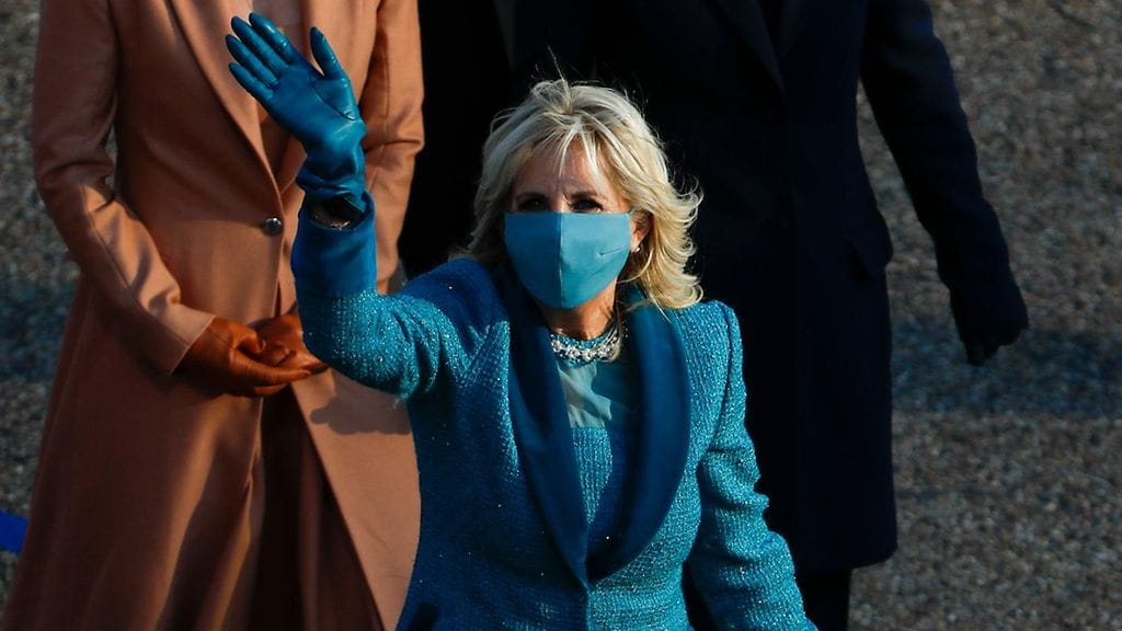 Jill Biden on ensimmäinen Yhdysvaltojen presidentin puoliso, joka käy palkkatöissä Valkoisen talon ulkopuolella.