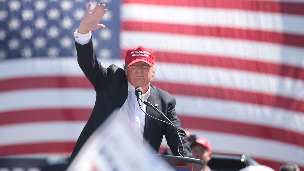 Yhdysvaltalaisteinin arvellaan tappaneen vanhempansa saadakseen rahaa ja vapauden Donald Trumpin (kuvassa) murhaamiseen.