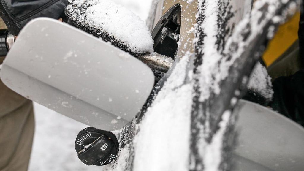 Bensan hinta jatkaa nousuaan – tästä se johtuu