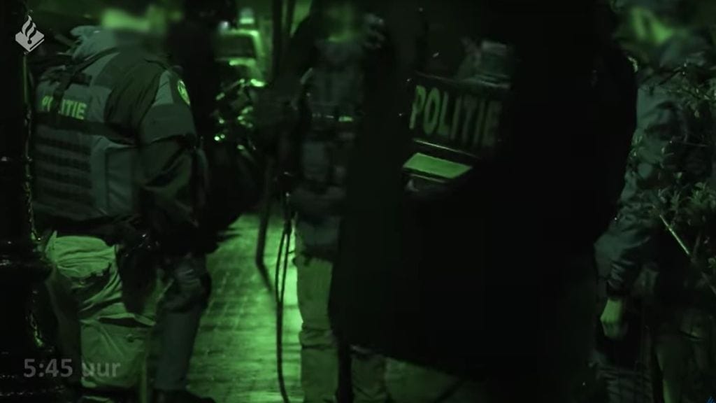 Hollannin poliisi julkaisi videon yhdestä jutun ratsioista.