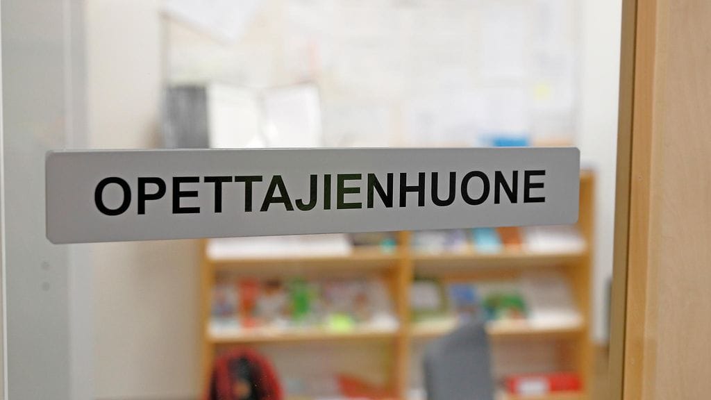 Yli 80 prosenttia Opetusalan Ammattijärjestö OAJ:n jäsenistä kertoo olevansa valmiita lailliseen lakkoon, jos pääministeri Petteri Orpon (kok.) hallitus jatkaa työelämää heikentävien lakimuutosten edistämistä. Kuvituskuvassa opettajienhuone.