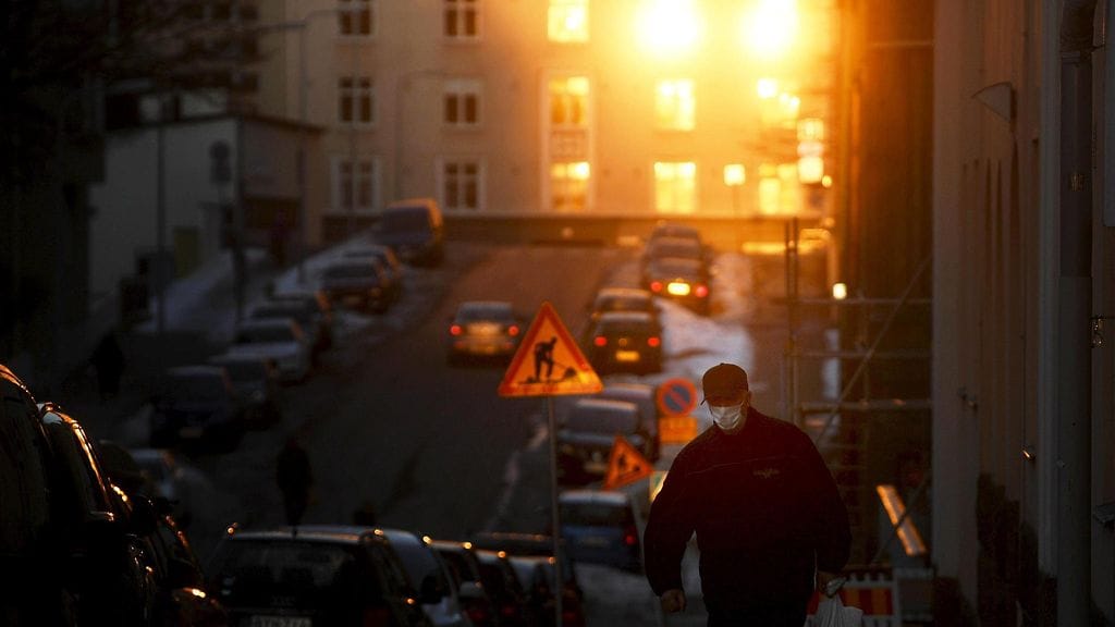 Lyhytkin altistus koronavirusta kantavalle voi johtaa tartuntaan.