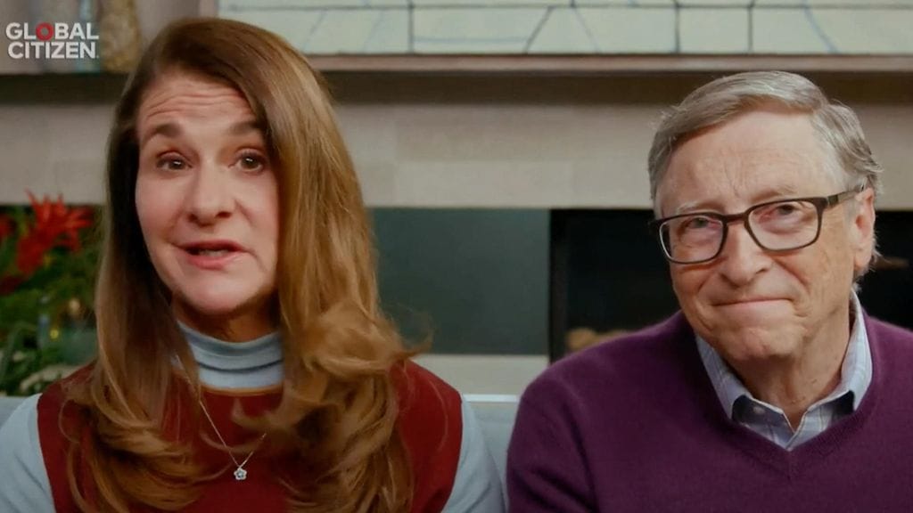 Melinda ja Bill Gates hyväntekeväisyysohjelmassa, jossa kerättiin varoja WHO:lle koronapandemian vastaiseen taisteluun vuosi sitten.