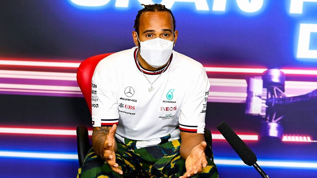 Lewis Hamilton ei jaksa arvioida Valtteri Bottaksen asemaa Mercedeksen tiimissä.