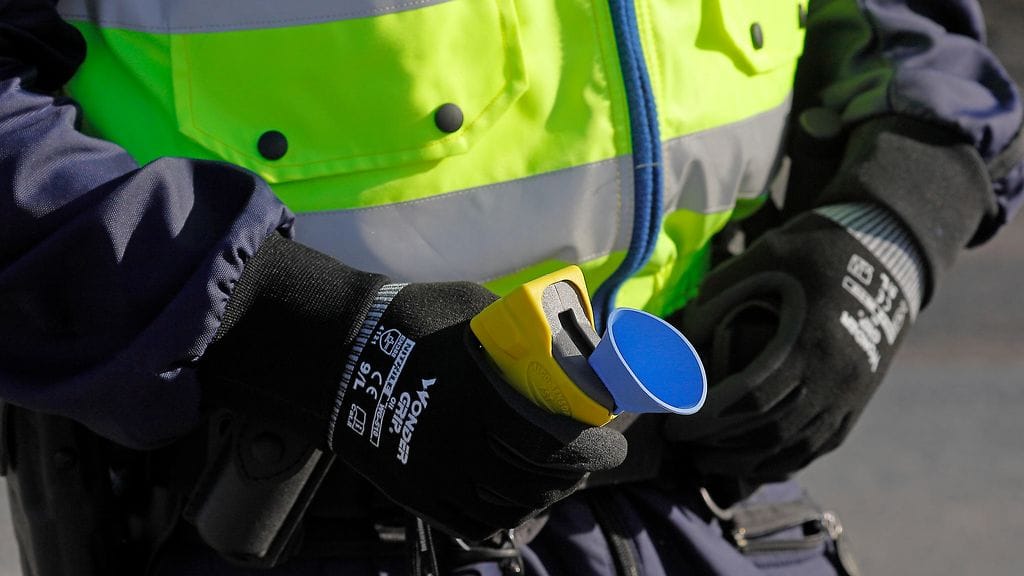 Poliisi lähti huomattavan epävarmasti ja vaarallisesti traktorimönkijää kuljettaneen henkilön perään sunnuntai-iltapäivällä Pöytyällä.