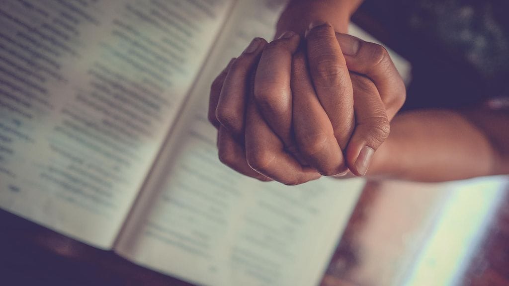 Kuvituskuva. Aluehallintovirasto arvioi, ettei oppilailla ja heidän huoltajillaan ollut vapautta valita, osallistuuko oppilas uskonnonharjoittamiseen.