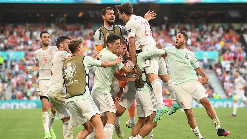 Espanja juhli jatko-ottelussa.