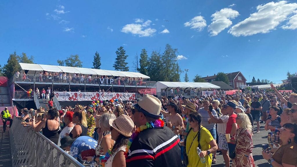 Yleisöä Iskelmä Festivaalilla 3.7.2021