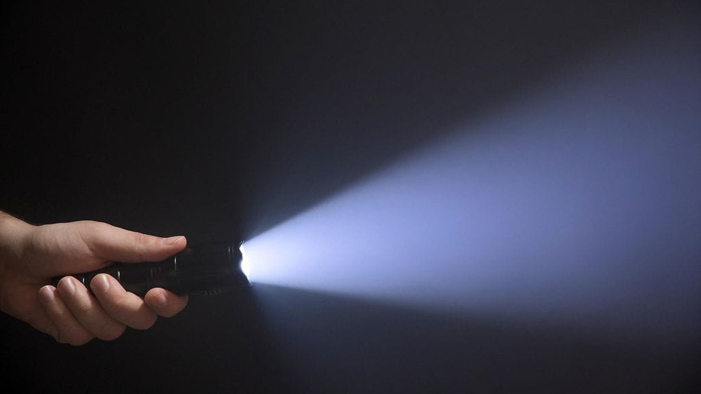 Mies löysi talostaan salaiset portaat, jotka johtivat maan alle. Kuvituskuva.