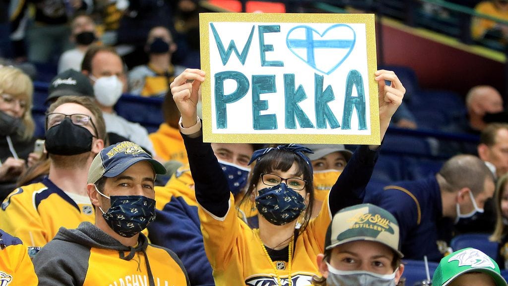 Fani osoitti kunniaa Pekka Rinteelle toukokuussa.