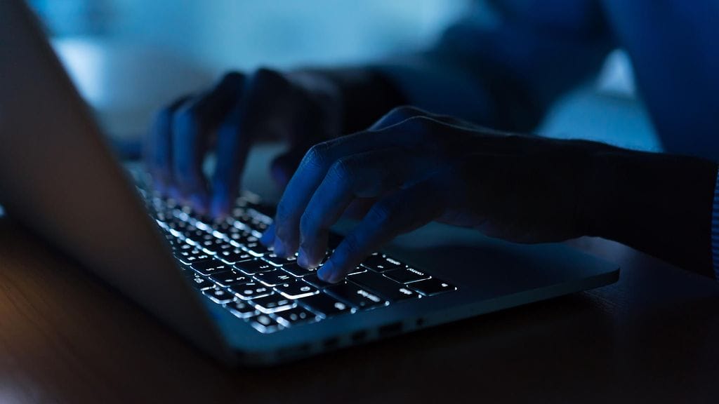 shutterstock hakkeri kannettava tietokone läppäri