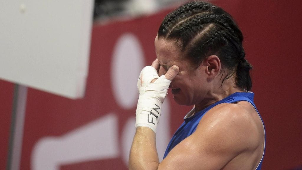 Mira Potkonen kyynelehti välierätappion jälkeen.