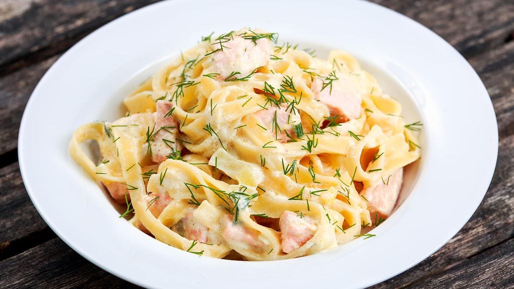 Valmista savukalaa voi ujuttaa vaikka pastan joukkoon. Pikaruokaa parhaimmillaan!