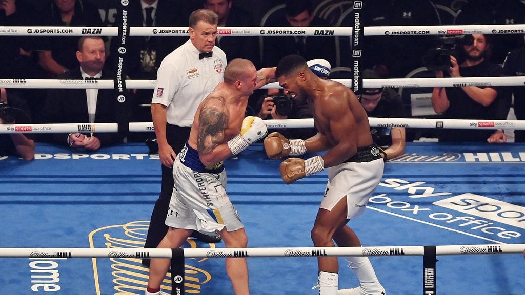 Oleksandr Usyk nousi raskaansarjan maailmanmestariksi lyömällä Anthony Joshuan.