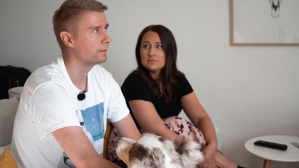 Ensitreffit alttarilla -ohjelmassa nähdään, että Tuulalla ja Miikalla on hyvin erilainen näkemys suhteensa tilasta häämatkan jälkeen.