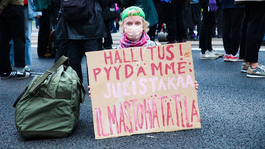 Elokapina järjesti mielenilmauksen Mannerheimintiellä Helsingissä syyskuussa 2021.