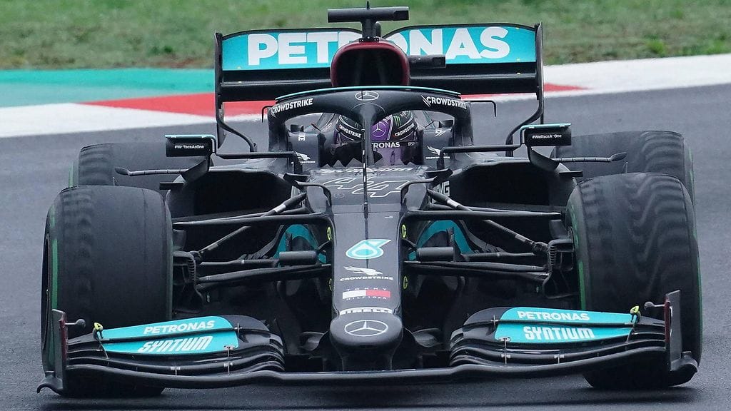 Lewis Hamiltonin renkaat alkoivat olla jo hyvin sileät ennen Turkin GP:n varikkokäyntiä.