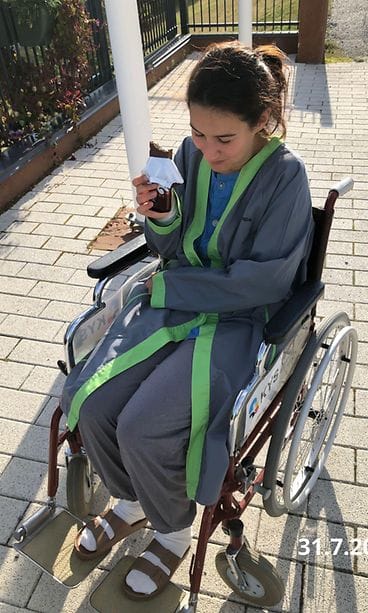 janina pyörätuolissa