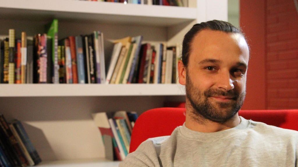 Mikko Parikka jättää Jirin roolin hetkeksi ja siirtyy hoitamaan perheen pienokaista.