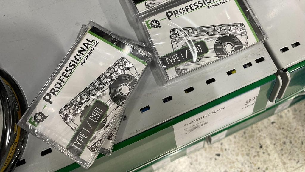 C-kasetteja myynnissä Prismassa marraskuussa 2021.