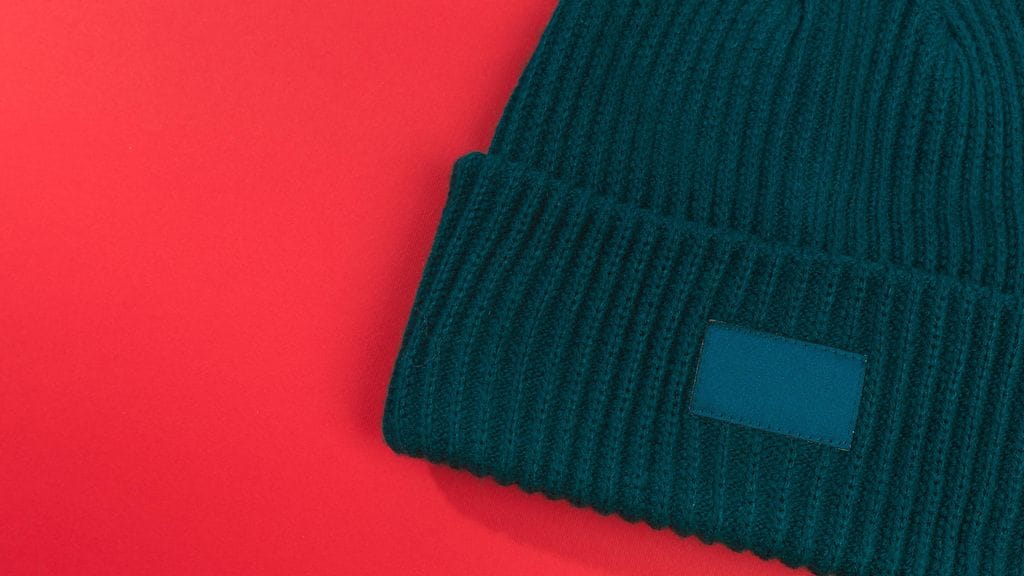 Metameria vaikutti sisustussuunnittelijan pipon väriin. Kuvituskuva.