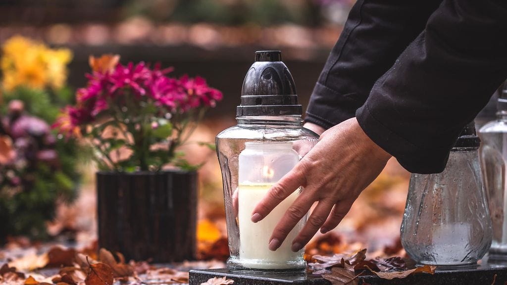 Kätkytkuolema tarkoittaa tilannetta, jossa terveenä pidetty alle vuoden ikäinen lapsi kuolee nukkuessaan ilman selitystä.