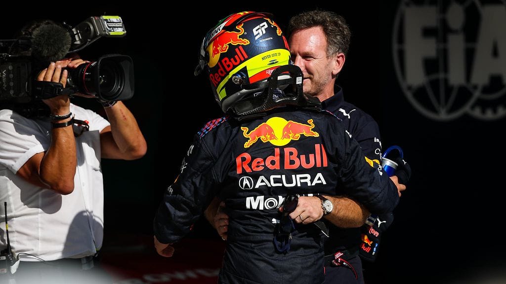 Christian Horner pitää tiukasti omiensa puolta.