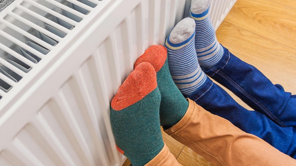 Satunnaisesti kylmältä tuntuvat jalat eivät ole syy huolestua. Kuvituskuva.
