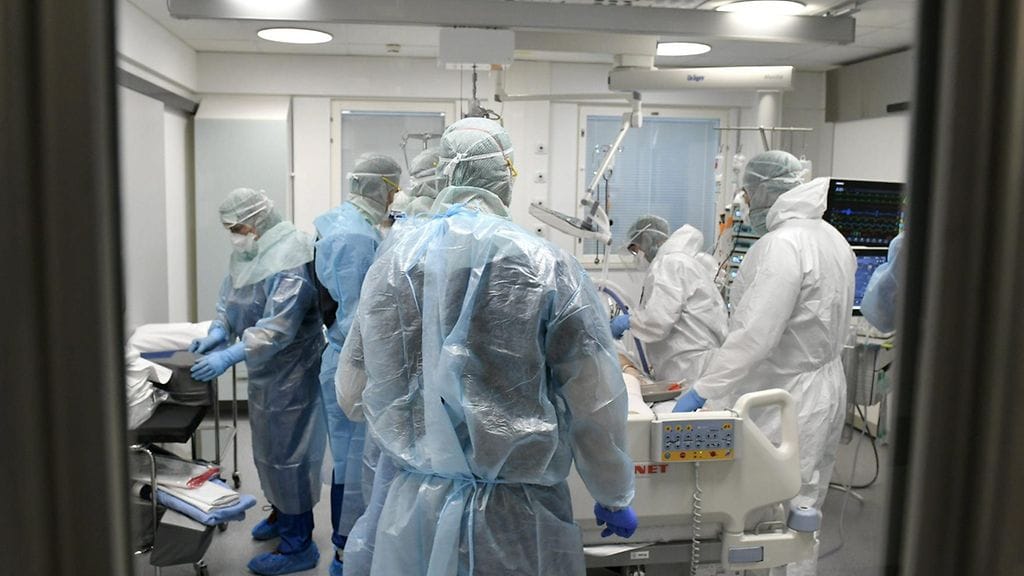 Tehohoidossa olevaa koronapotilasta hoidetaan Seinäjoen keskussairaalassa joulukuun alussa.