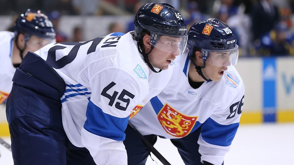 Teuvo Teräväisen (oik.) ja Sami Vatasen oli tarkoitus osallistua Pekingin olympialaisiin. Nyt Euroopassa pelaava Vatanen on todennäköisesti heistä ainoa, joka kisoihin pääsee.