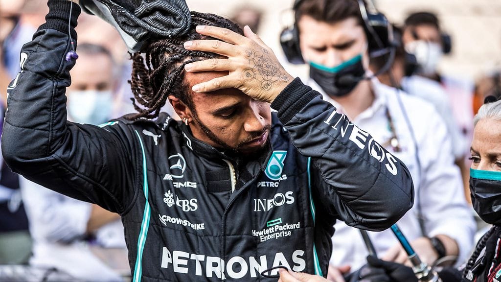 Lewis Hamilton koki pettymyksen F1-kauden huipennuksessa.