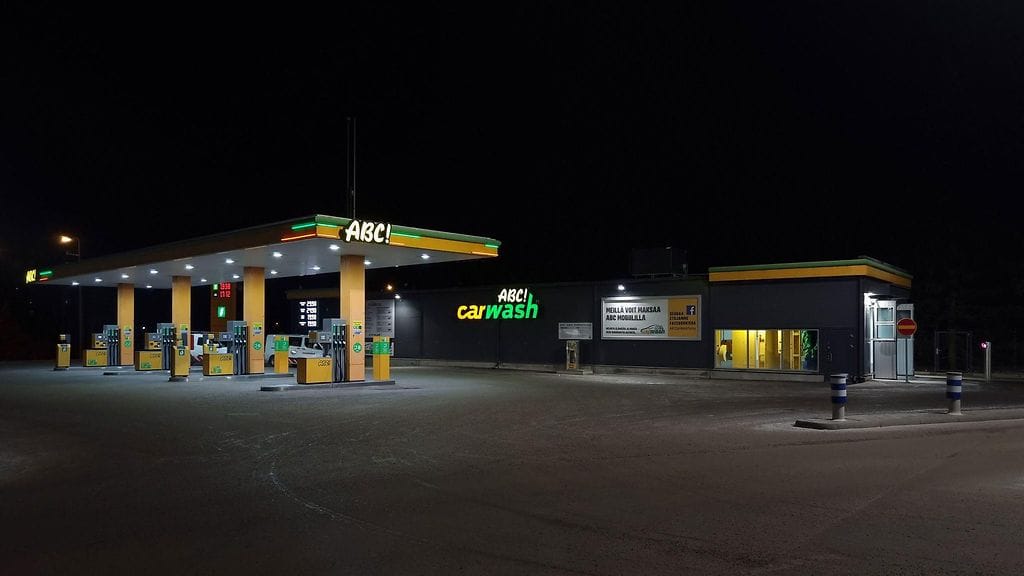 ABC-logo ei enää automaattisesti tarkoita sitä, että tarjolla on myös polttoainetta. Kuva Turussa sijaitsevalta ABC-huoltoasemalta.