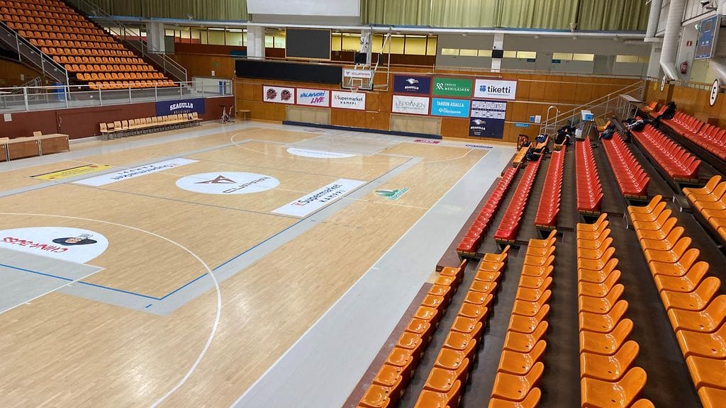 Töölön kisahalli, pelikenttä