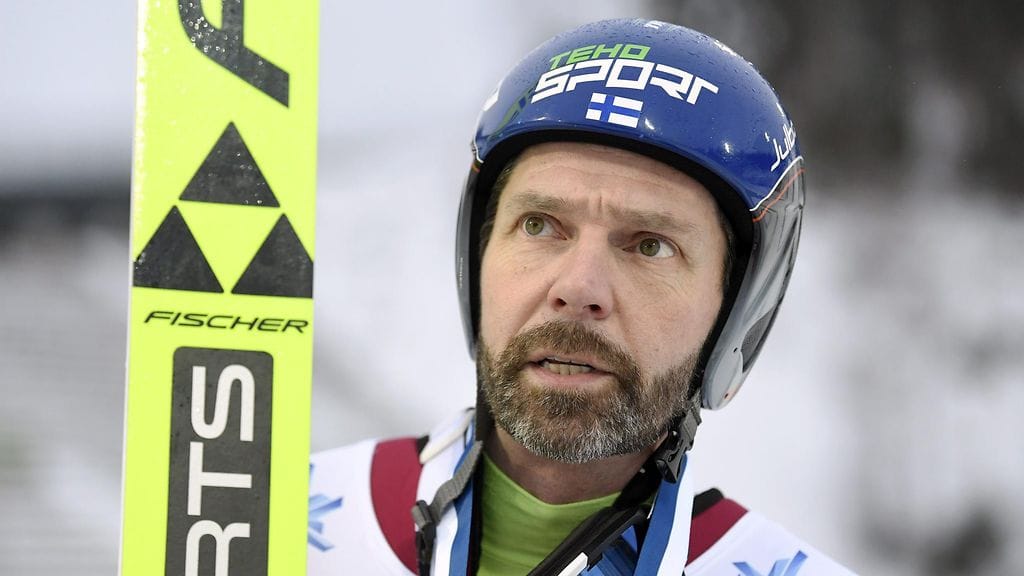 Janne Ahonen teki komean paluun ja pokkasi SM-pronssia Lahden suurmäessä.