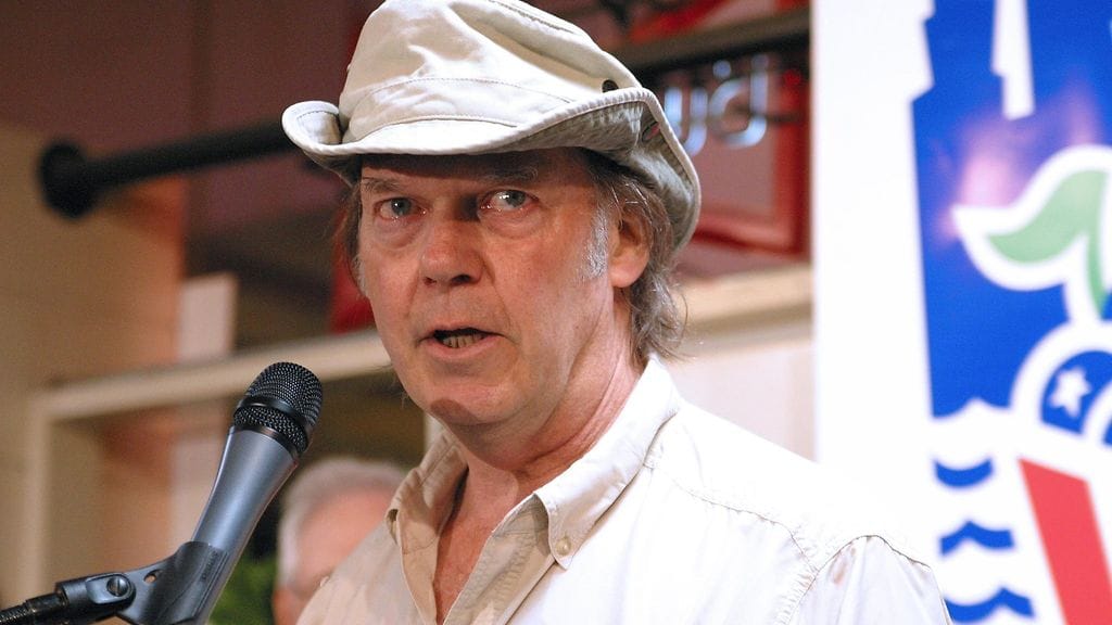 Neil Young kannustaa muitakin artisteja poistamaan tuotantonsa Spotifysta