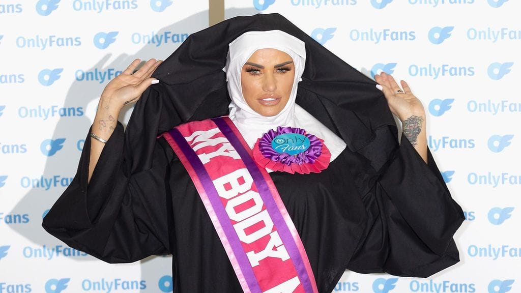 Katie Price ilmoitti nunnapukuun sonnustautuneena perustaneensa Onlyfans-tilin.