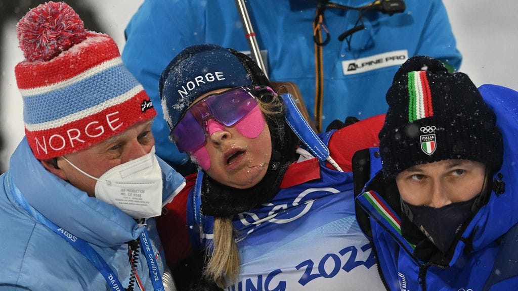 Ingrid Landmark Tandrevold romahti Pekingin olympialaisten takaa-ajossa.