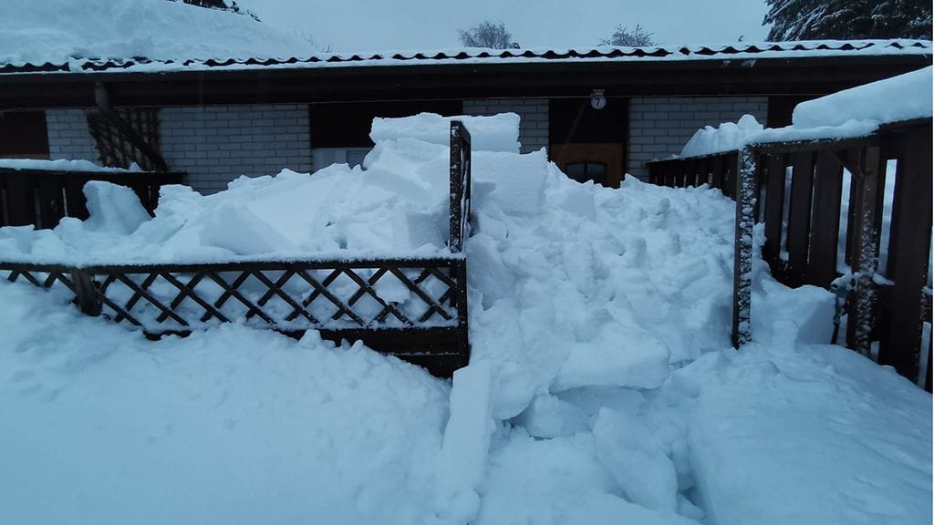 Tervetuloa kotiin! Tämä näky oli vastassa Onni Sallista, kun hän oli palaamassa yövuorostaan kotiin perjantaiaamuna.