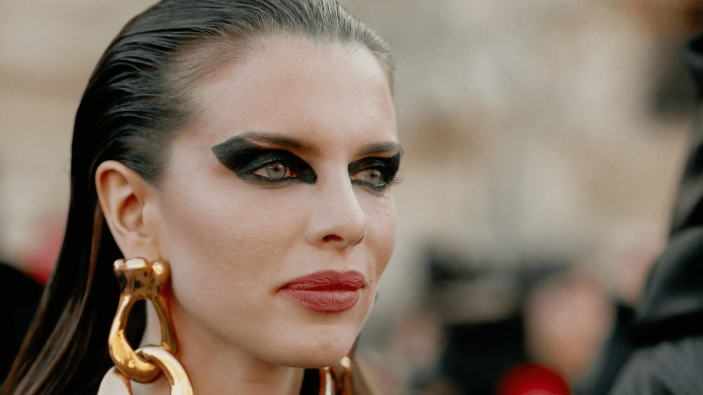 AOP eyeliner Julia Fox 40.2.16544097