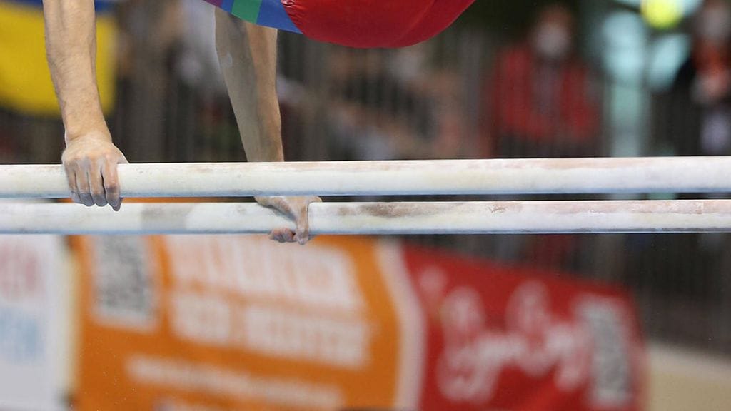 Venäläivoimistelija Ivan Kuljak aiheutti valtaisan kohun telinevoimistelun maailmancupissa Dohassa. Kuvituskuva.